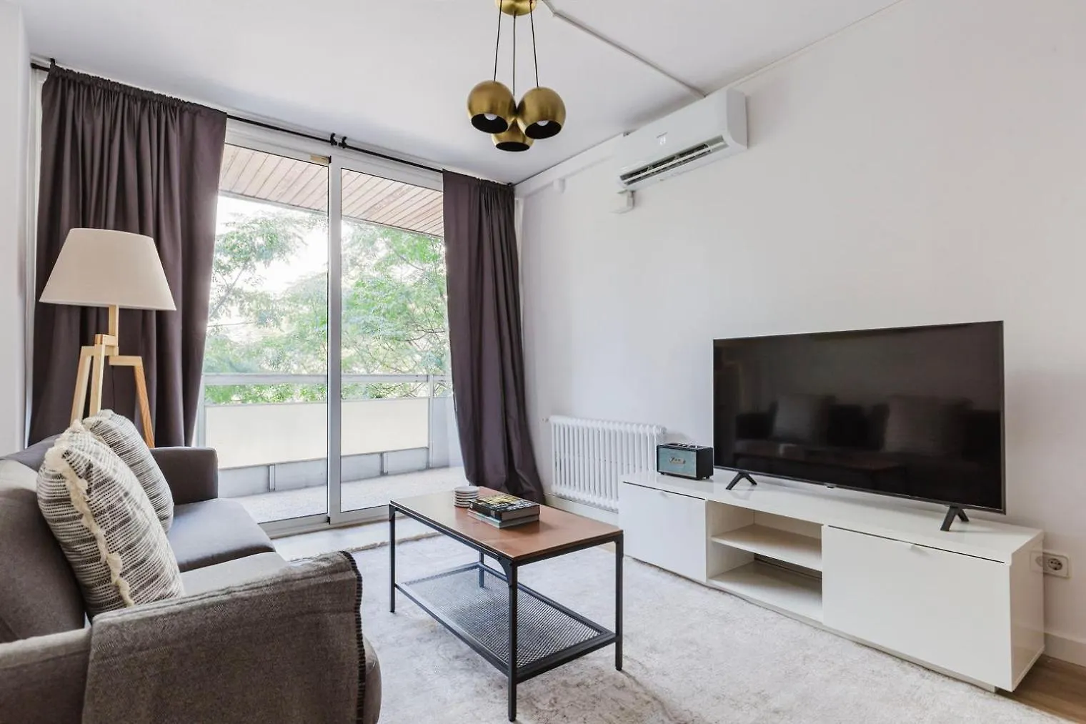 Blueground Les Corts Balcony Ac Wd Bcn-157 Apartment Barcelona